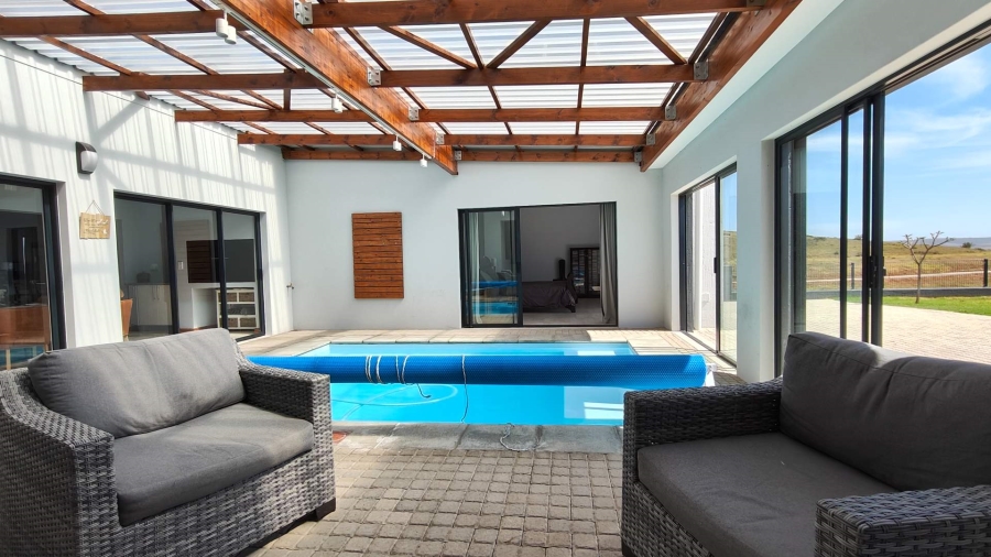 4 Bedroom Property for Sale in Outeniquasbosch Western Cape